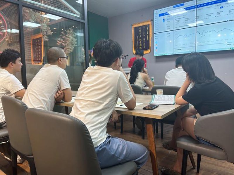 电商行业的未来：电商平台开发的现状与展望